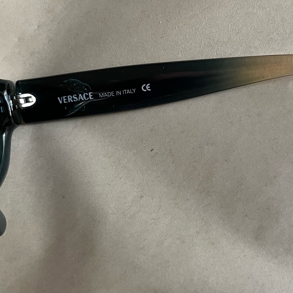 Versace Model 382 - Picture 7 of 11
